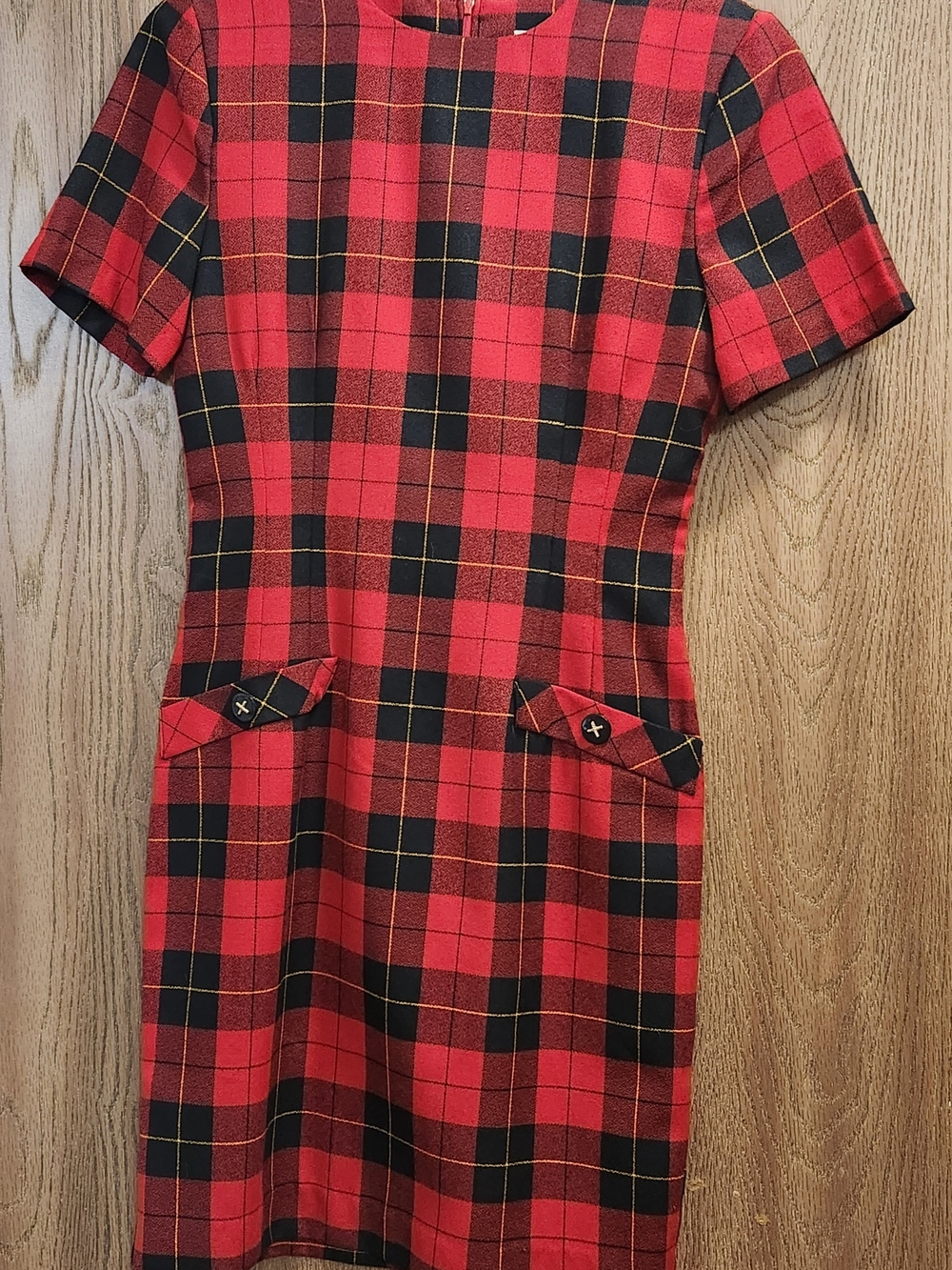 Red and Black Plaid Short-Sleeve Shift Dress